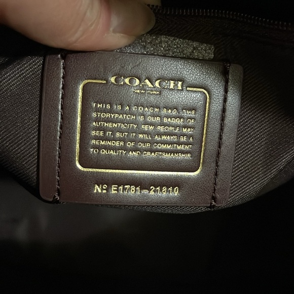 COACH - Taylor zipper flower patch tote - 21810- NWOT - Picture 3 of 13